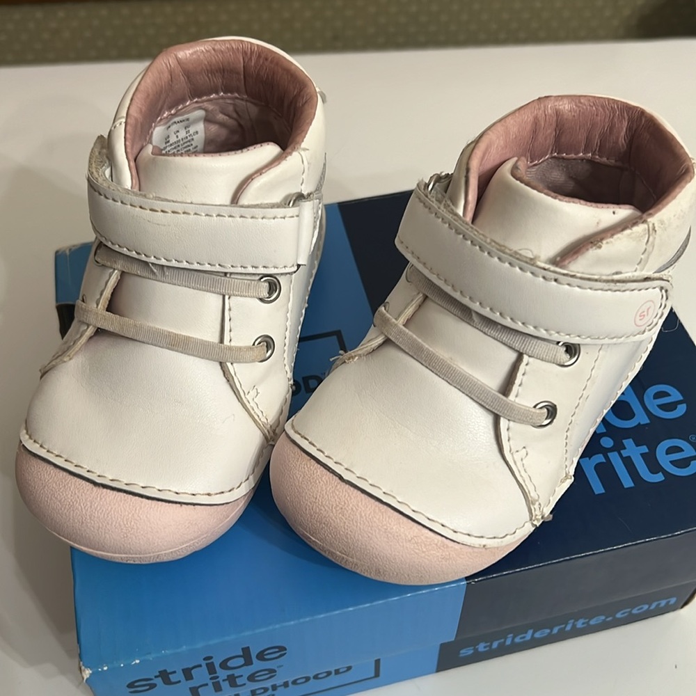 Stride rite memory foam, flexible, easy on ,box included